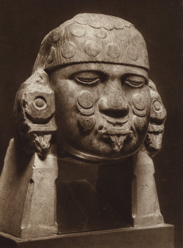 Mexico: Diorithoved af gudinden Coyolxauhqui, Nationalmuseet (s/h-foto) af Hugo Brehme
