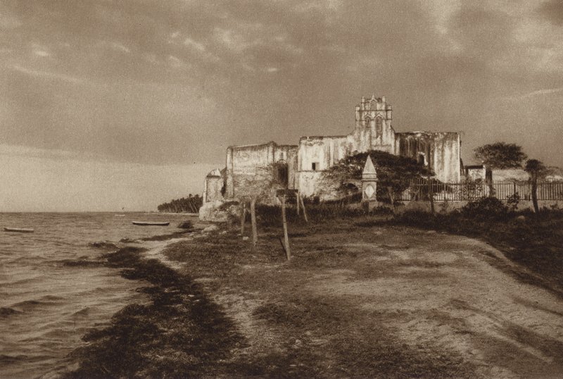 Mexico: Campeche, ruinen af San Francisco-klosteret (s/h-foto) af Hugo Brehme