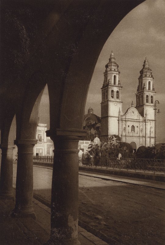 Mexico: Katedralen i Campeche (s/h-foto) af Hugo Brehme