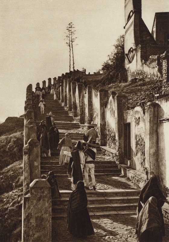 Mexico: Guadalupe Hidalgo, opstigning til Tepeyacac-bakken (s/h-foto) af Hugo Brehme