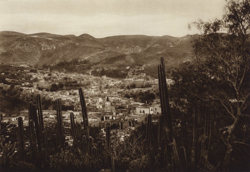 Mexico: Guanajuato, Samlet udsigt over landsbyen (s/h-foto) af Hugo Brehme