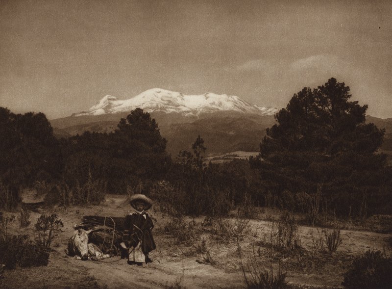 Mexico: Iztaccihuatl (s/h-foto) af Hugo Brehme