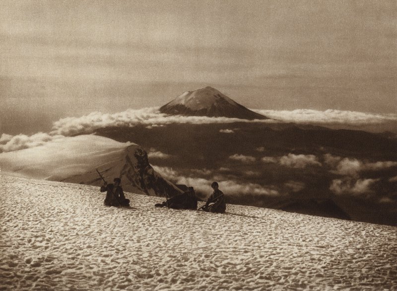 Mexico: Iztaccihuatl med udsigt fra Popocatepetl (s/h-foto) af Hugo Brehme
