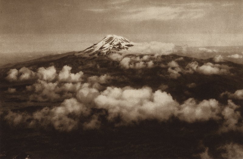 Mexico: Iztaccihuatl, set fra Popocatepetl (s/h-foto) af Hugo Brehme
