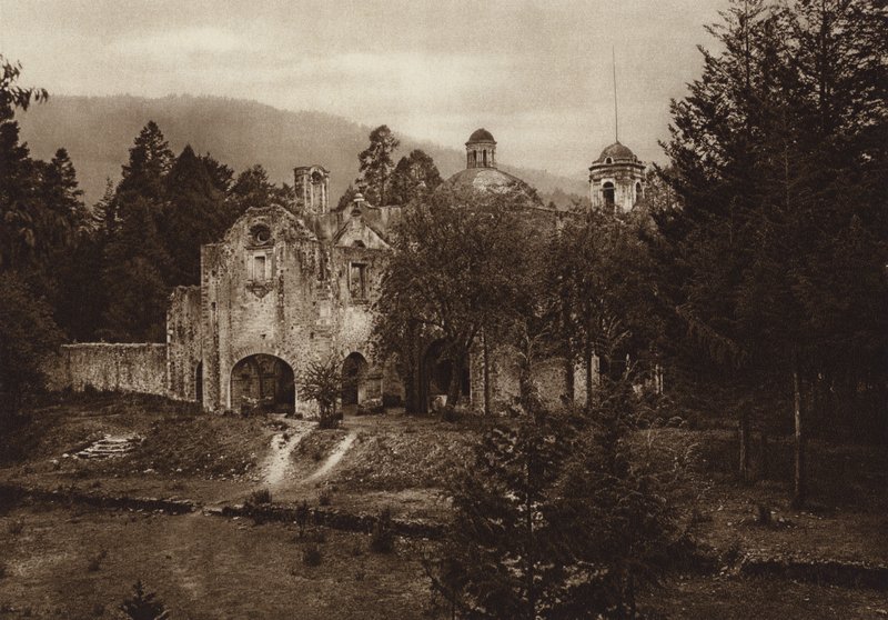 Mexico: Klosterruin i nationalparken, Desierto de los Leones, set bagfra (s/h-foto) af Hugo Brehme