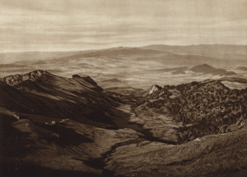 Mexico: Udsigt fra midten af Iztaccihuatl (s/h-foto) af Hugo Brehme