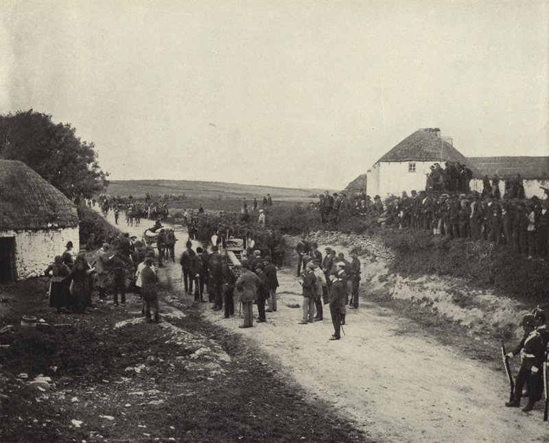 Marching to Evict, Co. Clare (s/h-billede) af Irish Photographer