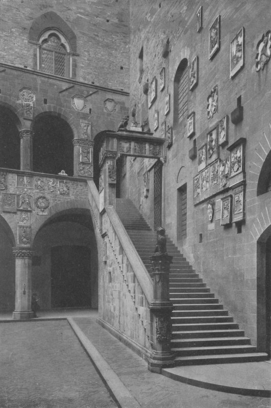 Firenze, gårdhave og trappe i Palazzo del Podesta (s/h foto) af Italian Photographer