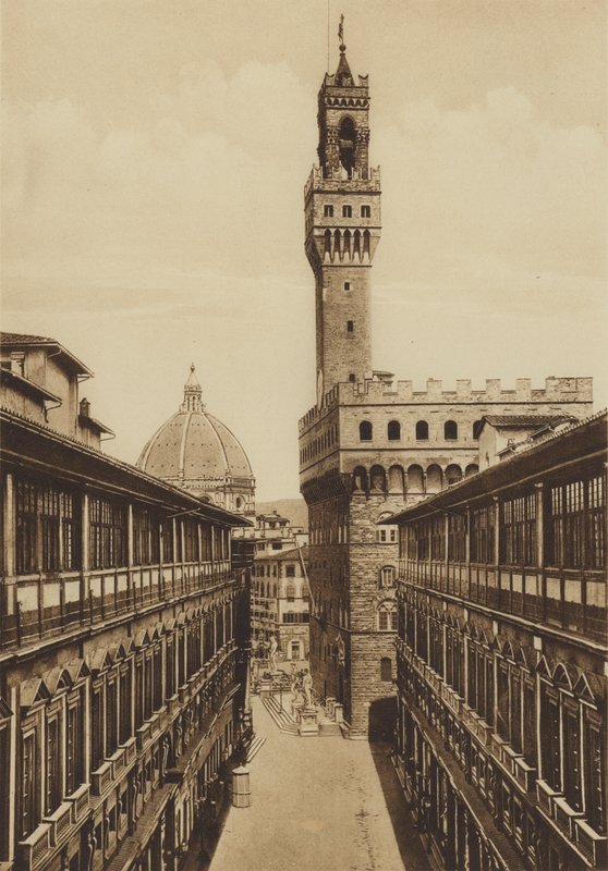 Firenze / Firenze: Porticoes of the Uffizi, bygget efter et design af Vasari (s/h foto) af Italian Photographer