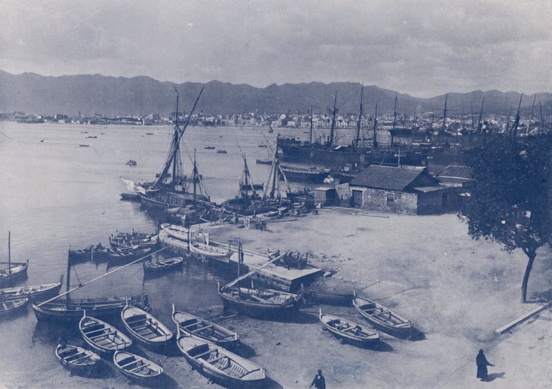 Italien: Palermo, havn og panorama af byen (s/h foto) af Italian Photographer