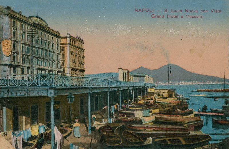 Napoli - udsigt over Grand Hotel Santa Lucia og Vesuv. Postkort sendt i 1913. af Italian Photographer
