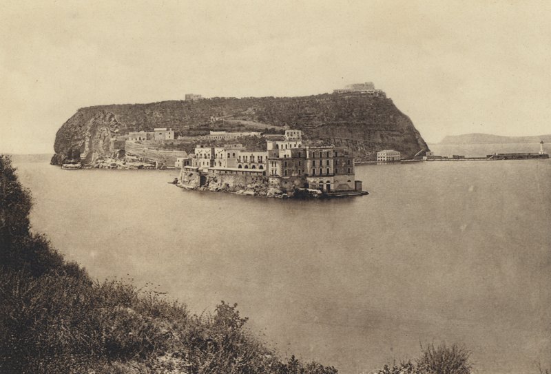 Napoli: Isola Di Nicida (s/h foto) af Italian Photographer