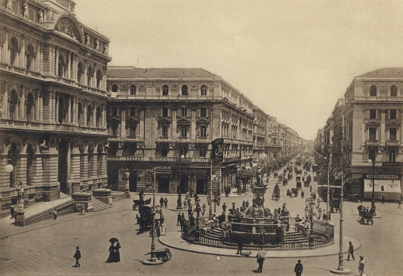 Napoli: Piazza Della Borsa og Rettifilo Corso Umberto I (s/h-foto) af Italian Photographer