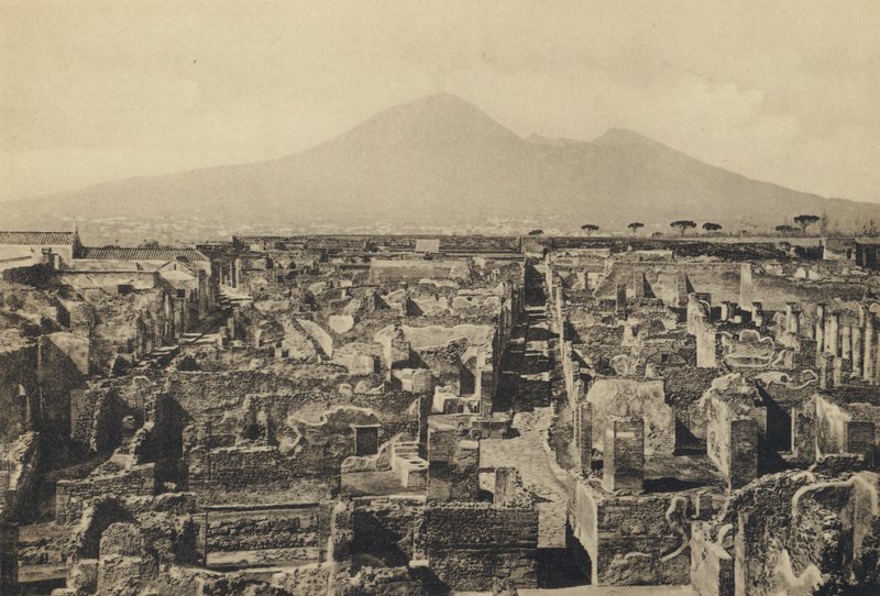 Napoli: Pompeji, Panorama Oberst Vesuv (s/h-foto) af Italian Photographer