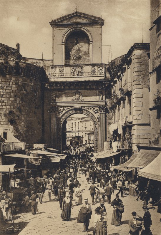 Napoli: Porta Capuana (s/h foto) af Italian Photographer