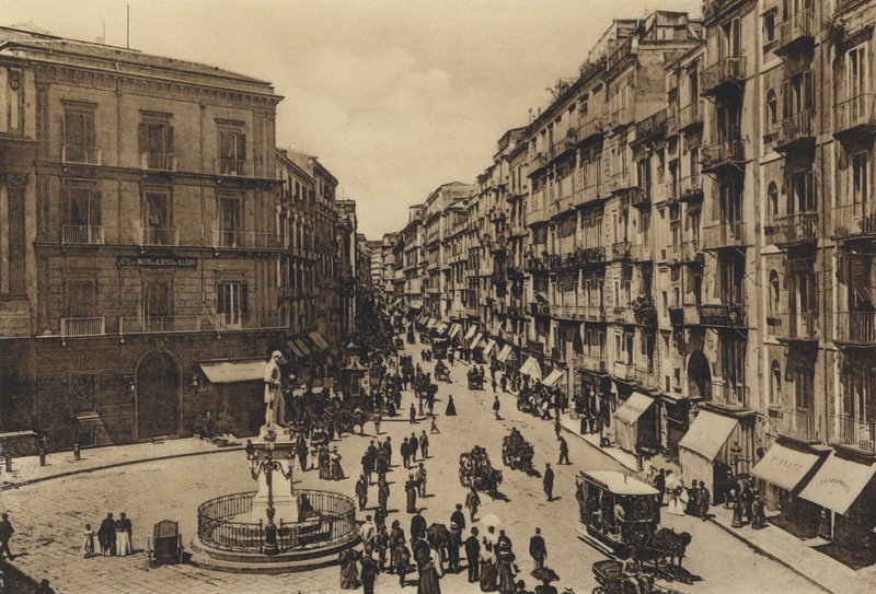 Napoli: Via Roma For Toledo (b/o foto) af Italian Photographer