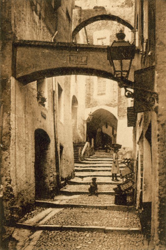 Sanremo, Old Town, Via Santa Brigida (s/h-billede) af Italian Photographer