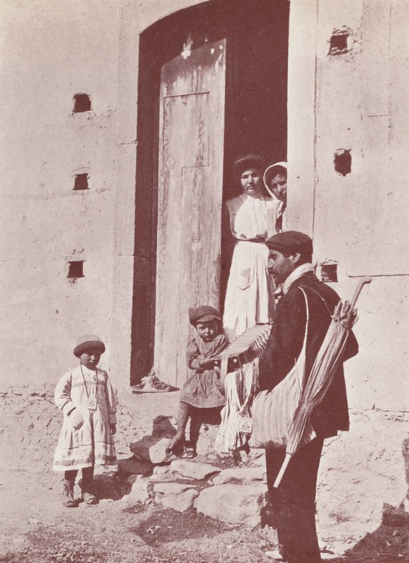 Sicilien: En omvandrende musiker (s/h-foto) af Italian Photographer