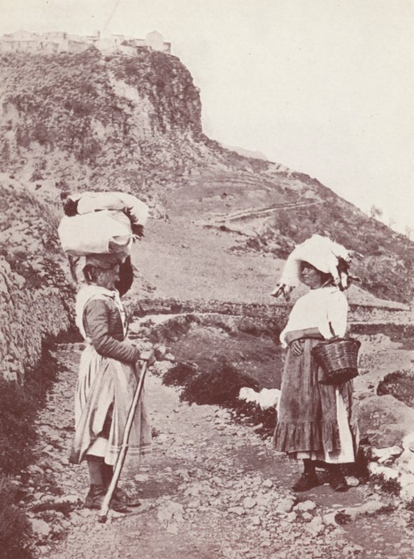 Sicilien: På vej til Mola (s/h-foto) af Italian Photographer