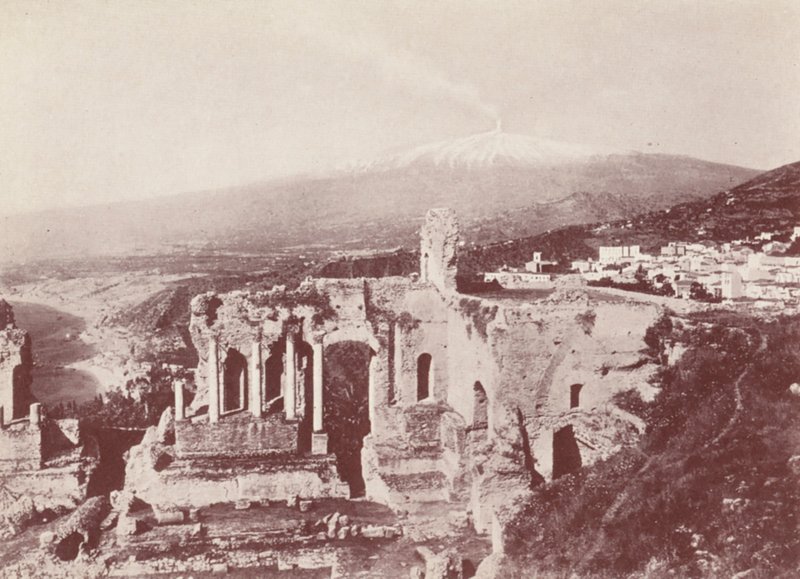 Sicilien: Det græske teater, Taormina (s/h-foto) af Italian Photographer
