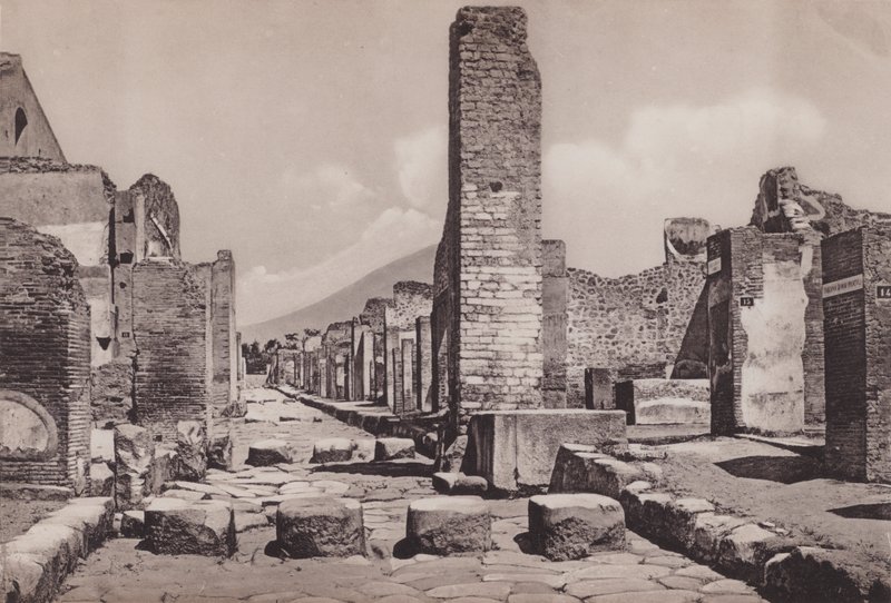 Strada Stabiana, Street of Stabiae (s/h-billede) af Italian Photographer