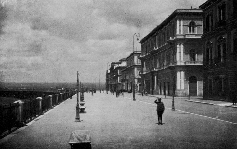 Taranto, Corso ai due mari (s/h foto) af Italian Photographer