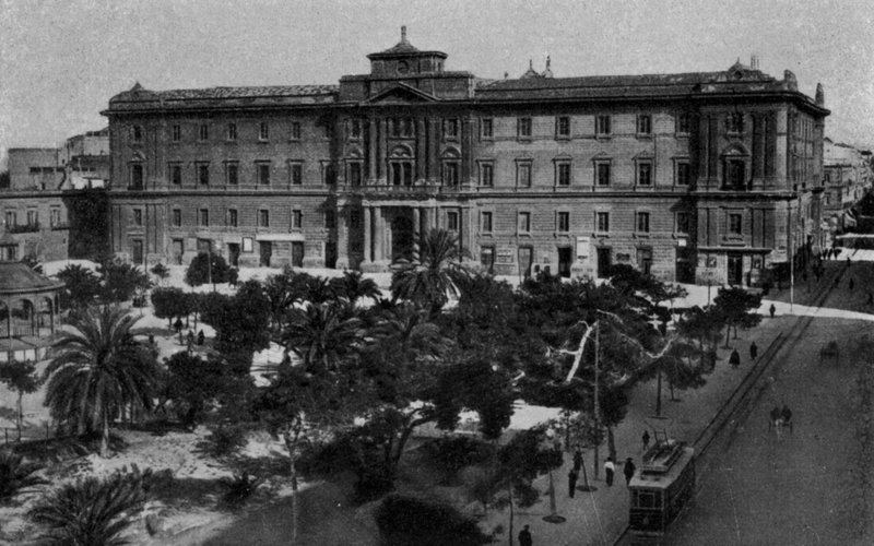 Taranto, kontorbygning (s/h foto) af Italian Photographer