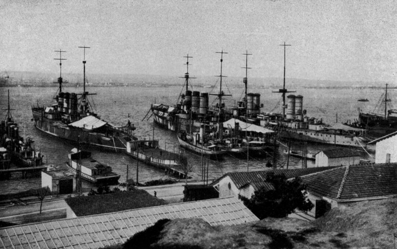 Taranto, Regie Navi Roma, Napoli, San Giorgio forankret i Mar Piccolo (s/h foto) af Italian Photographer
