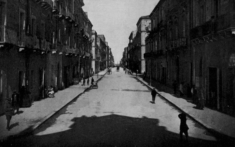 Taranto, Via Anfiteatro (s/h foto) af Italian Photographer