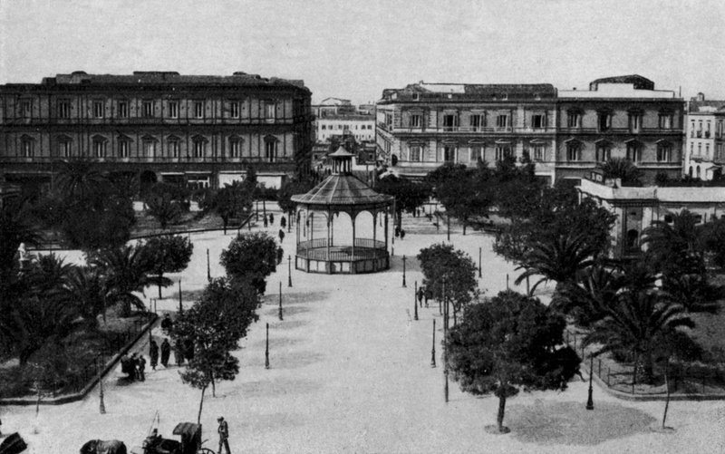 Taranto, Villa Garibaldi og harmonisk boks (s/h foto) af Italian Photographer