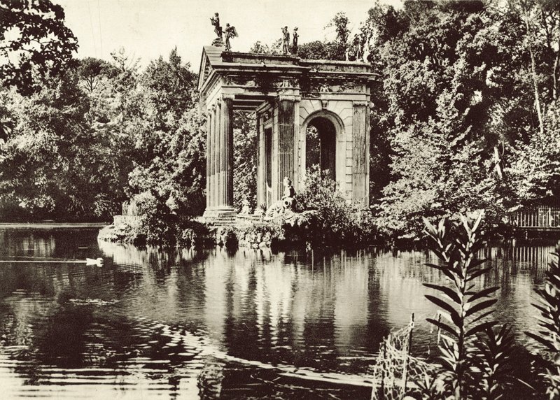 Tempel ved Borghese-villaens sø af Italian Photographer