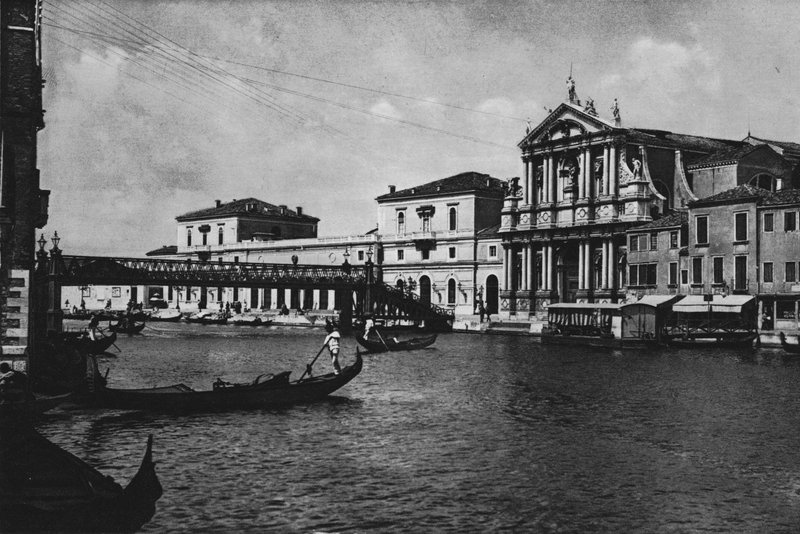 Venedig, Jesuit Church and Railway Station (B/W Photo) af Italian Photographer