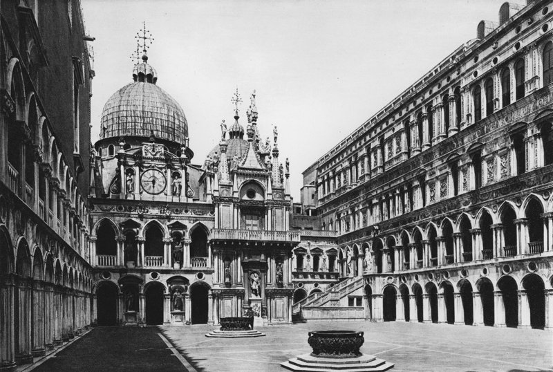 Venedig, Dogepaladset, The Courtyard (s/h-billede) af Italian Photographer