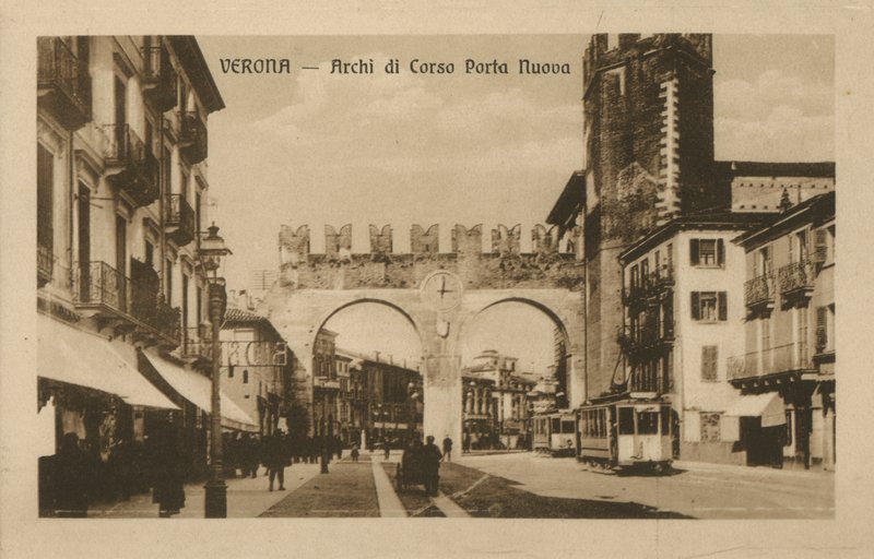 Verona: Buer på Corso Porta Nuova (s/h-foto) af Italian Photographer
