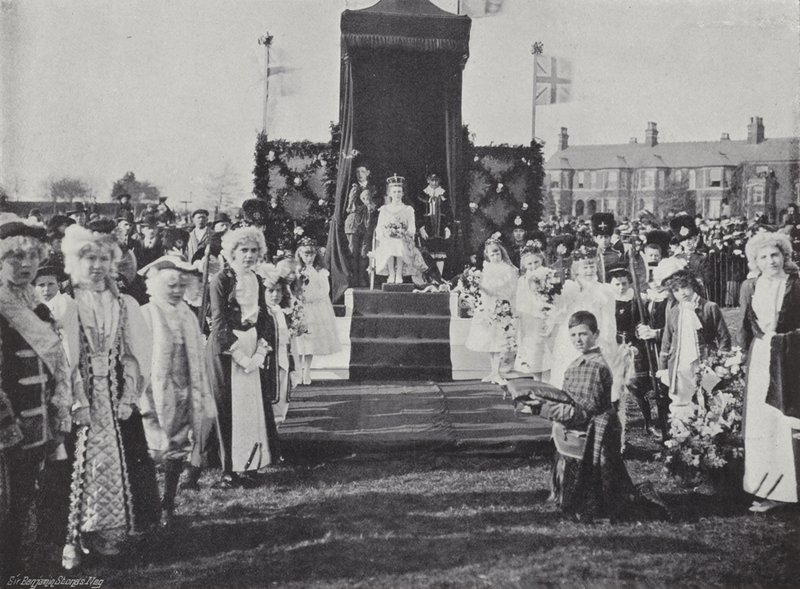 Knutsford May Day Festival, der kroner dronningen af J. Benjamin Stone