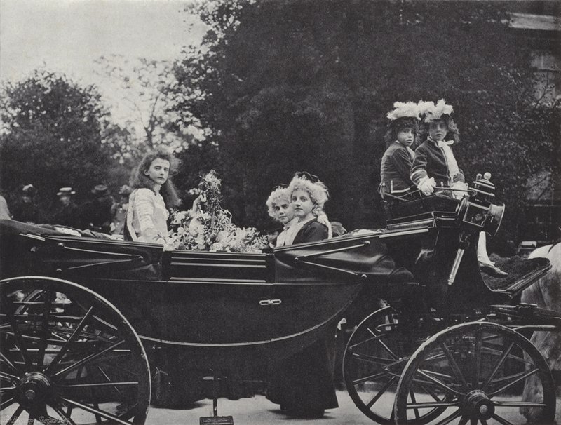 Knutsford May Day Festival, Dronningen og ledsagere af J. Benjamin Stone