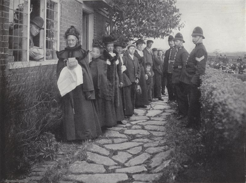The Biddenden Maids Charity, der uddeler brød og ost af J. Benjamin Stone