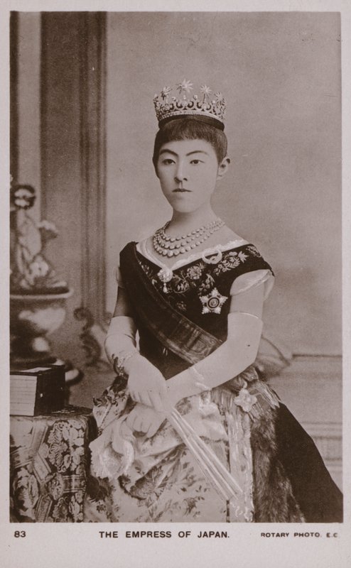 Kejserinde Shoken, kone til kejser Meiji af Japan (s/h foto) af Japanese Photographer