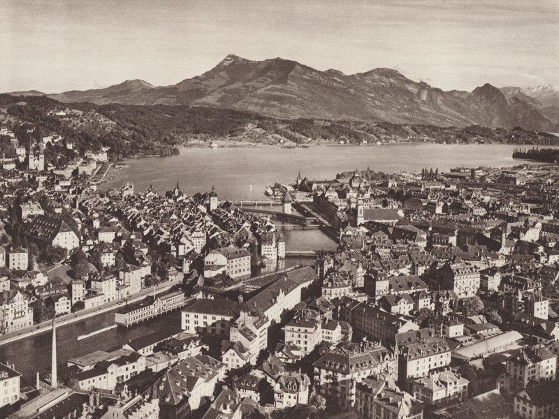 Schweiz: Luzern, fra Gutsch, kigger mod søen og Rigi (s/h foto) af Jean Gaberell