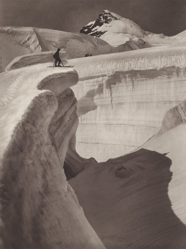 Schweiz: Jungfrau, Glacier Labyrinth, Rottalhorn i baggrunden (s/h foto) af Jean Gaberell