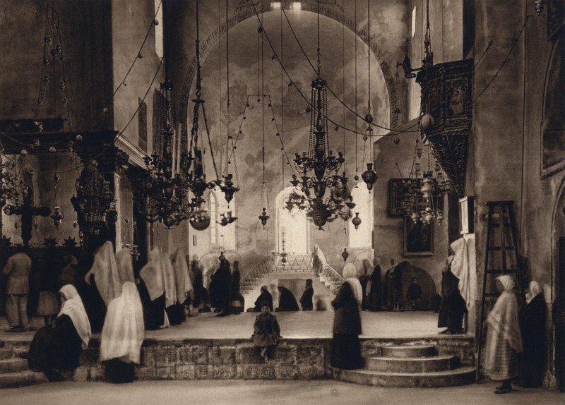 Bethlehem, Gudstjeneste i Fødselskirken (s/h foto) af Karl Grober