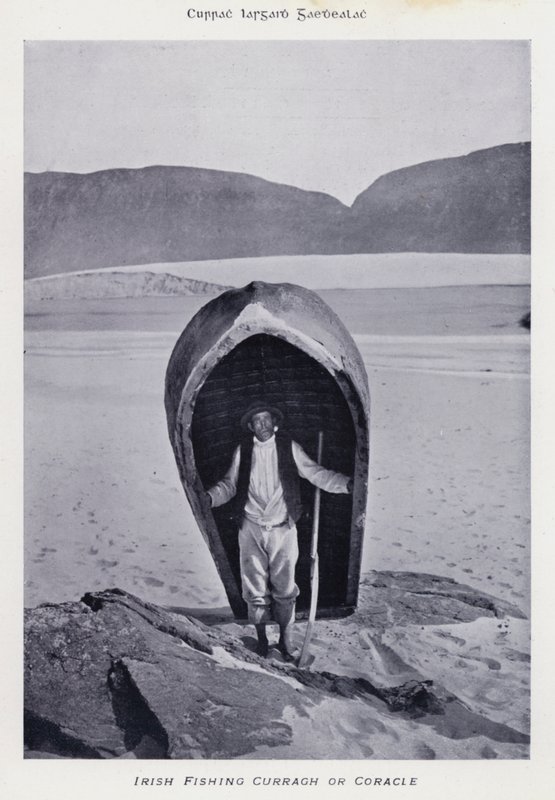 Irish Fishing Curragh eller Coracle (s/h foto) af Karl Karlovich Piratsky