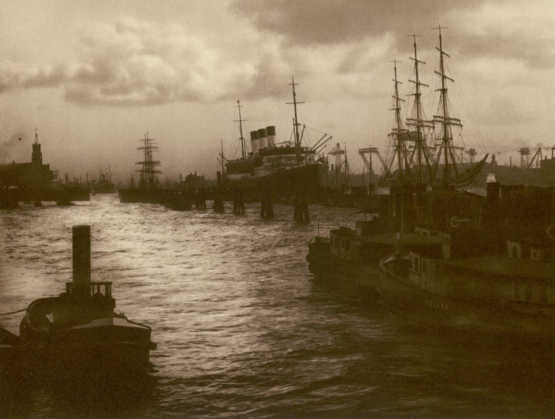 I Hamborgs havn; Hamborg Havn (s/h foto) af Kurt Hielscher