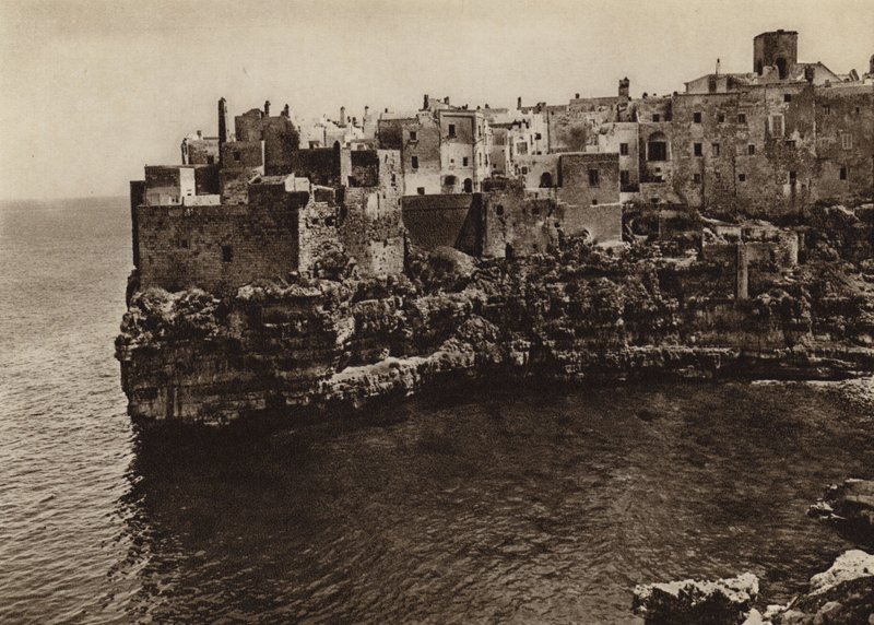 Italien: Polignano a Mare, Puglie (s/h foto) af Kurt Hielscher