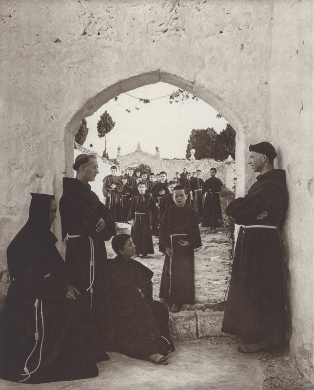 Spanien: I klosterskolen (s/h-billede) af Kurt Hielscher