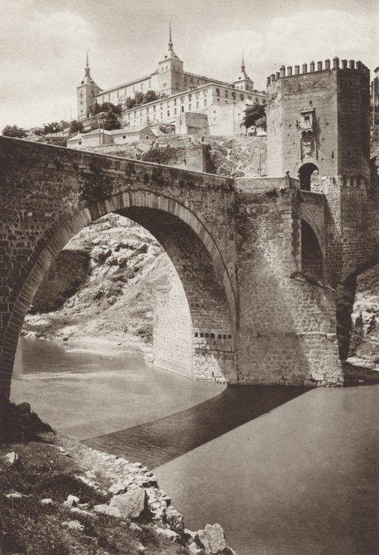Spanien: Toledo, Alcantara-broen med Alcazar i baggrunden (s/h-billede) af Kurt Hielscher