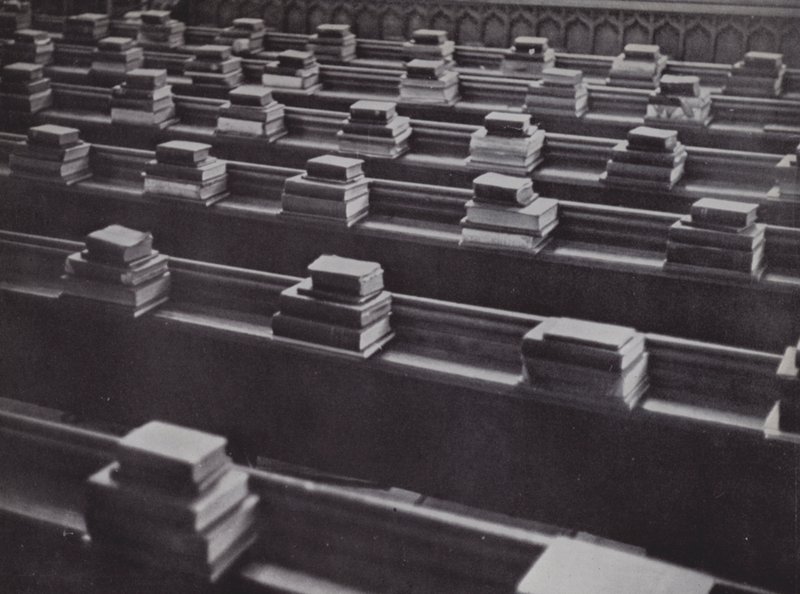 Bøger i Chapel, Eton (s/h foto) af Laszlo Moholy Nagy