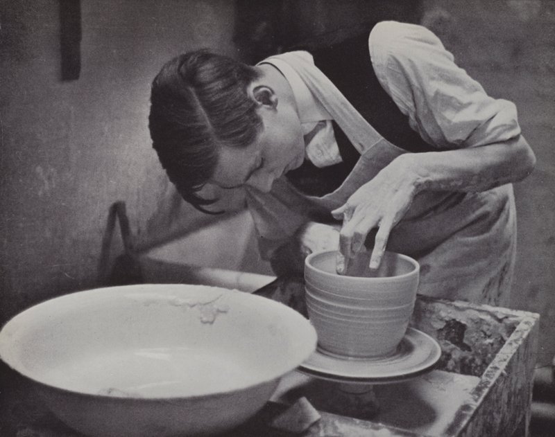 Keramik hos Eton (s/h foto) af Laszlo Moholy Nagy