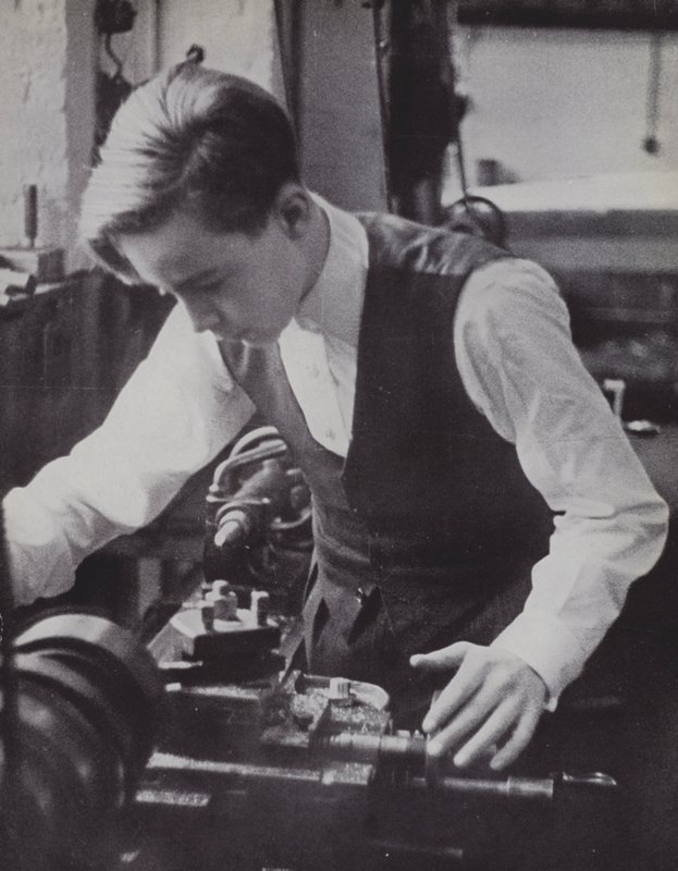 School of Mechanics, Eton (s/h foto) af Laszlo Moholy Nagy