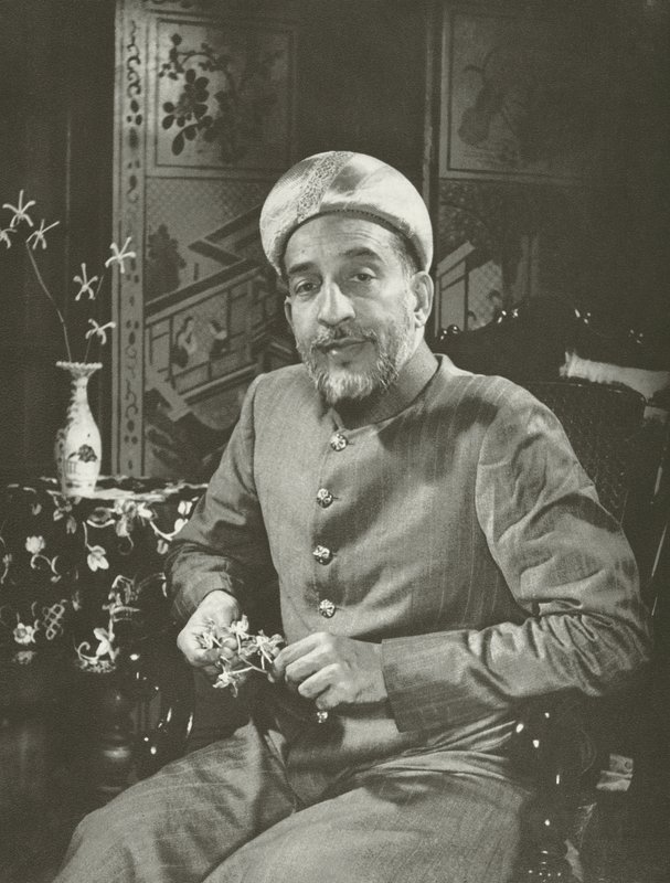 A Mamujee, Esq (s/h-billede) af Lionel Wendt